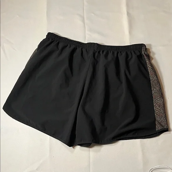 Brooks Black and Gray Athletic Shorts (drawstring) - Picture 3 of 4